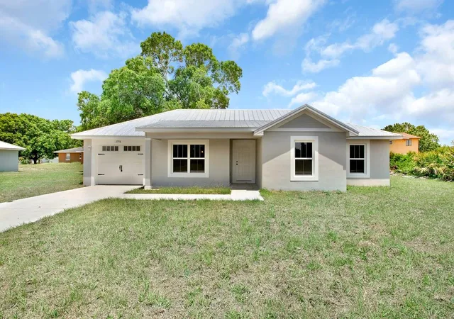 Single family home for sale at 4818 Grampus Dr, SEBRING, FL 33870 | MLS# OM732393
