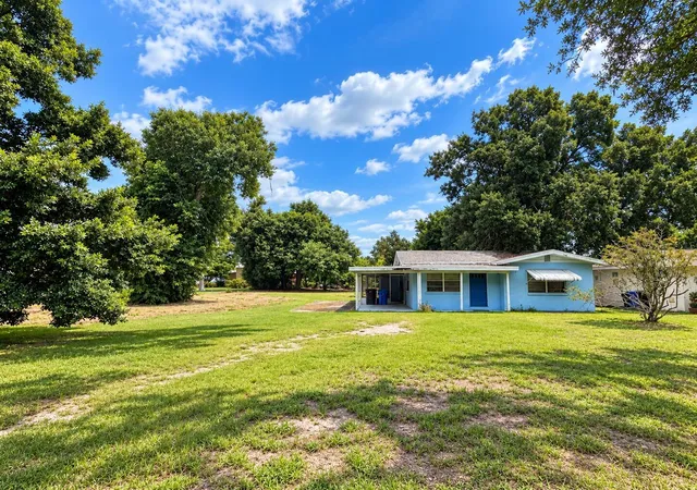 Photo 1 of Single family home for sale at 825 Groveland Ave, Venice, FL 34285 | MLS# O6442508 | Listing updated on 2026-09-17