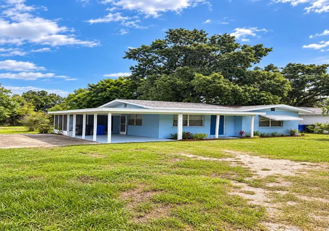 Photo 3 of Single family home for sale at 825 Groveland Ave, Venice, FL 34285 | MLS# O6442508 | Listing updated on 2026-09-17