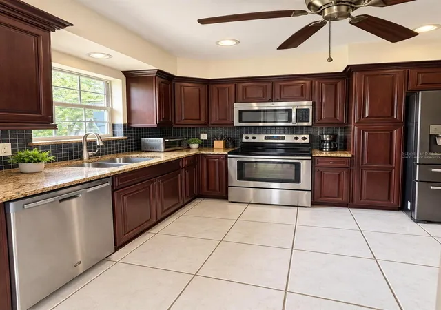 Photo 3 of Single family home for sale at 825 Groveland Ave, Venice, FL 34285 | MLS# O6442508 | Listing updated on 2026-09-17