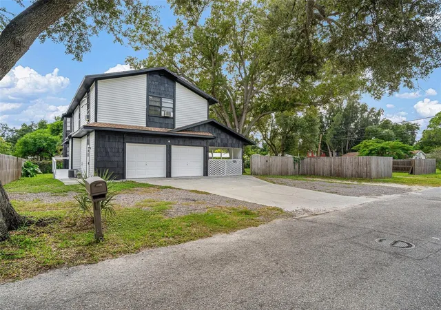 Photo 2 of Single family home for sale at 3160 Aspinwall St, Sarasota, FL 34237 | MLS# A4706371 | Listing updated on 2026-10-04