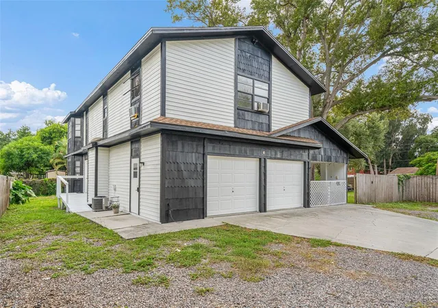 Photo 3 of Single family home for sale at 3160 Aspinwall St, Sarasota, FL 34237 | MLS# A4706371 | Listing updated on 2026-10-04