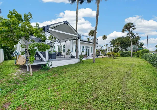 Photo 3 of Single family home for sale at 500 S Riverside Dr, Edgewater, FL 32132 | MLS# FC321515 | Listing updated on 2026-09-19