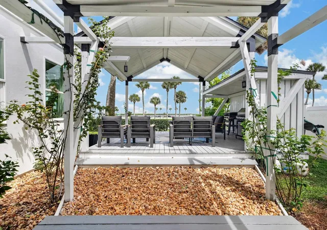 Photo 4 of Single family home for sale at 500 S Riverside Dr, Edgewater, FL 32132 | MLS# FC321515 | Listing updated on 2026-09-19