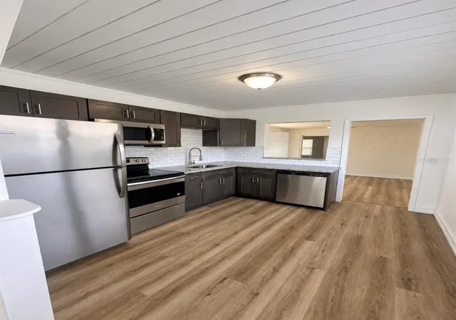 Photo 4 of Single family home for sale at 640 N 8th Street, Eagle Lake, FL 33839 | MLS# TB8549325 | Listing updated on 2026-09-17