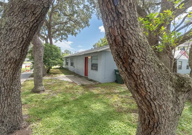 Listing Photo 5 - Condo for sale in building located at 373 5th St NW, LARGO, FL 33770