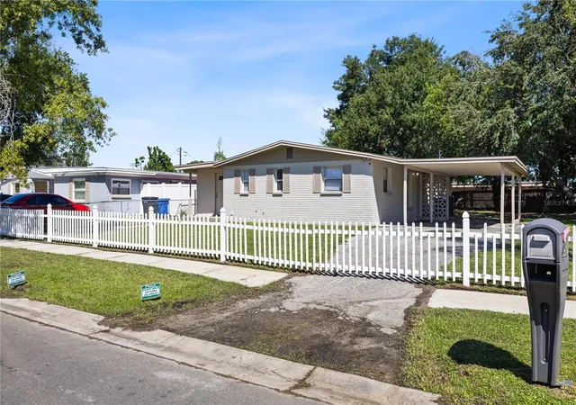 Photo 3 of Single family home for sale at 4535 W Hanna Ave, Tampa, FL 33614 | MLS# TB8549347 | Listing updated on 2026-10-03