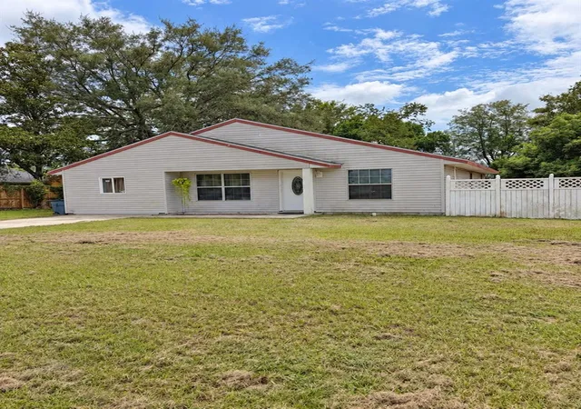 Single family home for sale at 21668 SW Honeysuckle St, DUNNELLON, FL 34431 | MLS# OM732401