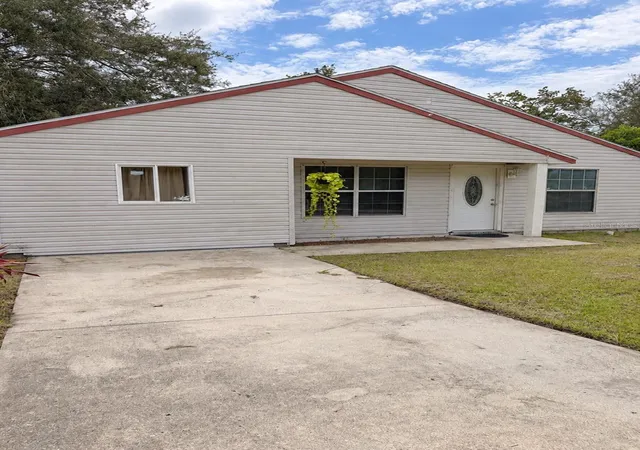 Photo 1 of Single family home for sale at 21668 SW Honeysuckle St, Dunnellon, FL 34431 | MLS# OM732401 | Listing updated on 2026-09-23
