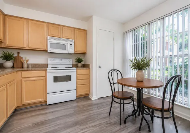 Photo 4 of Townhouse for sale at 13937 Fletchers Ml Dr, Tampa, FL 33613 | MLS# TB8549375 | Listing updated on 2026-09-17