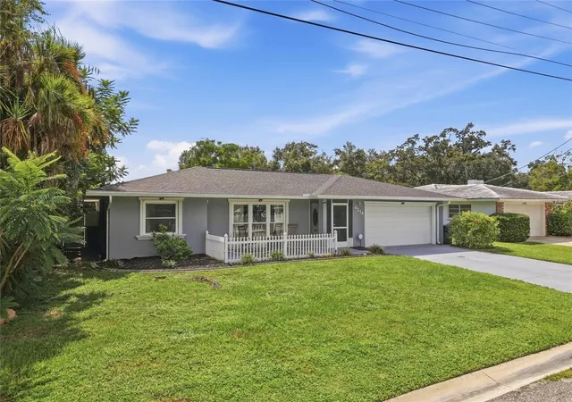 Photo 3 of Single family home for sale at 4214 Tee Rd, Sarasota, FL 34235 | MLS# A4706391 | Listing updated on 2026-09-17