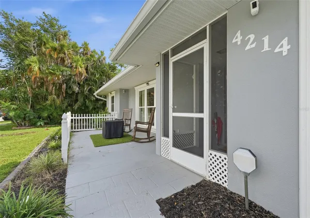 Photo 4 of Single family home for sale at 4214 Tee Rd, Sarasota, FL 34235 | MLS# A4706391 | Listing updated on 2026-09-17