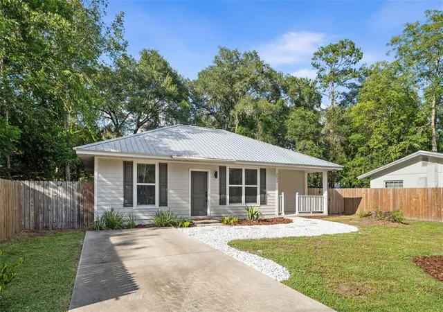 Photo 1 of Single family home for sale at 2032 Nw 33rd Avenue, Gainesville, FL 32605 | MLS# GC543576 | Listing updated on 2026-09-28