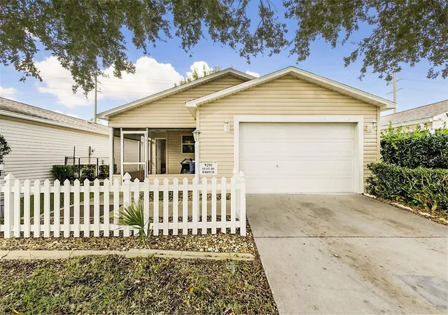 Single family home for sale at 9291 SE 173rd Surrey Ln, THE VILLAGES, FL 32162 | MLS# V4951328