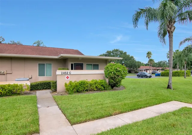 Listing Photo 4 - Condo for sale in building located at 2452 Laurelwood Dr, Clearwater, FL 33763 - Unit #C