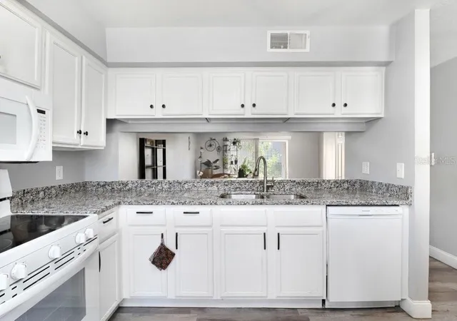Photo 4 of Condo for sale at 5236 Sunridge Palms Dr #5236, Tampa, FL 33617 | MLS# TB8549409 | Listing updated on 2026-09-23
