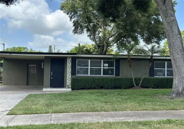 Photo 1 of Single family home for sale at 307 Bay St, Auburndale, FL 33823 | MLS# P4939912 | Listing updated on 2026-10-03