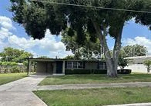 Photo 3 of Single family home for sale at 307 Bay St, Auburndale, FL 33823 | MLS# P4939912 | Listing updated on 2026-10-03