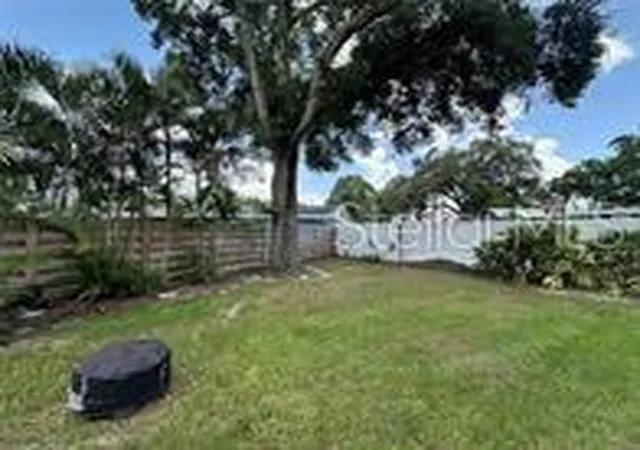 Photo 3 of Single family home for sale at 307 Bay St, Auburndale, FL 33823 | MLS# P4939912 | Listing updated on 2026-10-03