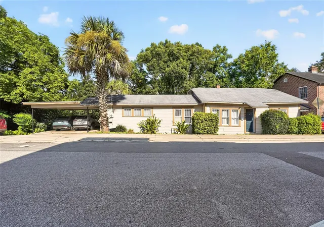 Single family home for sale at 605 SW 9th Street, GAINESVILLE, FL 32601 | MLS# GC543578