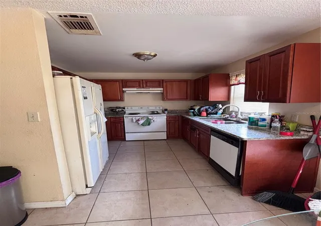 Photo 4 of Single family home for sale at 444 Lake Opal Ct, Apopka, FL 32703 | MLS# O6442582 | Listing updated on 2026-09-24