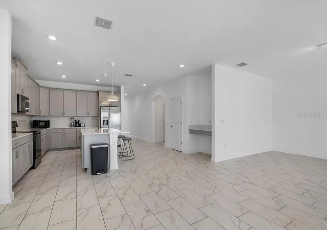 Photo 4 of Single family home for sale at 9255 Sommerset Hills Dr, Davenport, FL 33896 | MLS# O6442586 | Listing updated on 2026-09-18