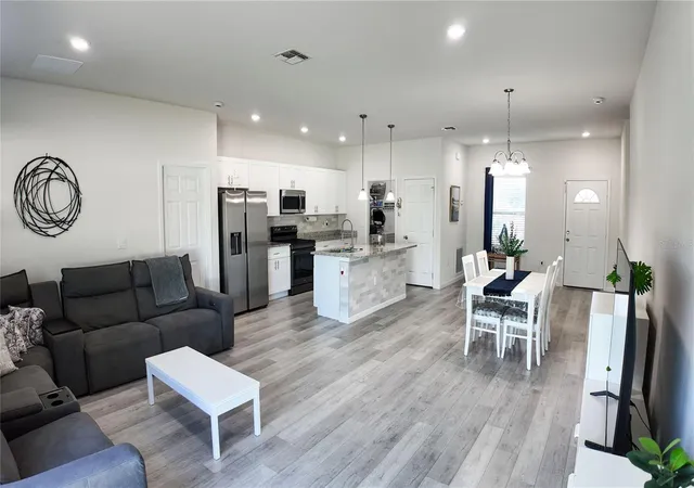 Photo 4 of Single family home for sale at 237 Marion Oaks Trl, Ocala, FL 34473 | MLS# S5157766 | Listing updated on 2026-09-19