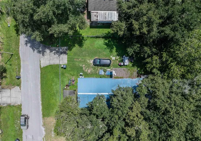Photo 2 of Manufactured home for sale at 2500 Is Oaks W, Lakeland, FL 33805 | MLS# TB8549425 | Listing updated on 2026-09-21