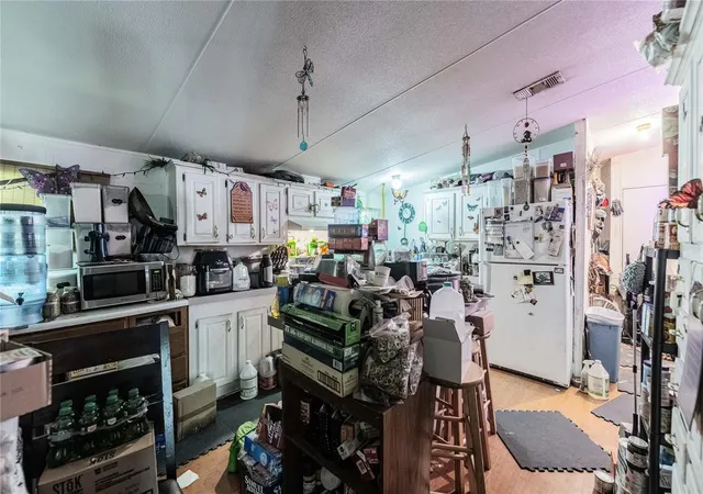 Photo 4 of Manufactured home for sale at 2500 Is Oaks W, Lakeland, FL 33805 | MLS# TB8549425 | Listing updated on 2026-09-21