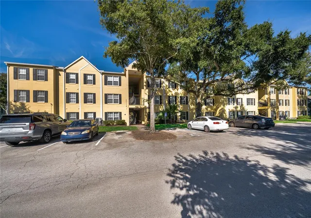 Listing Photo 3 - Condo for sale in building located at 2019 Dixie Belle Dr, Orlando, FL 32812 - Unit #F