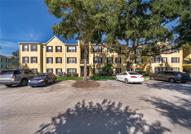 Listing Photo 4 - Condo for sale in building located at 2019 Dixie Belle Dr, Orlando, FL 32812 - Unit #F