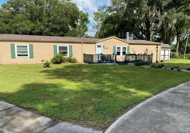 Manufactured home for sale at 18620 NE 12th Court, CITRA, FL 32113 | MLS# OM732411