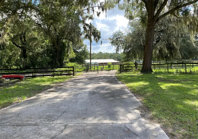 Photo 3 of Manufactured home for sale at 18620 Ne 12th Court, Citra, FL 32113 | MLS# OM732411 | Listing updated on 2026-09-22