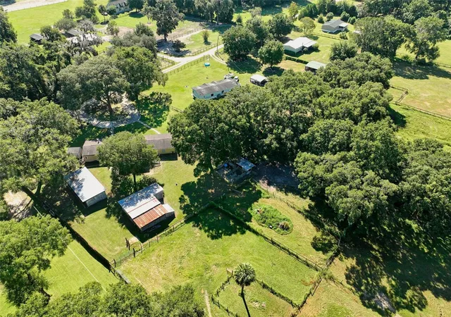 Photo 2 of Manufactured home for sale at 18620 Ne 12th Court, Citra, FL 32113 | MLS# OM732411 | Listing updated on 2026-10-02