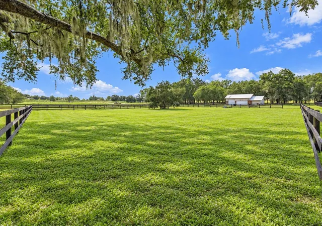 Photo 4 of House for sale at 17490 SE 60th Street, Morriston, FL 32668 | MLS# OM732412 | Listing updated on 2026-09-23