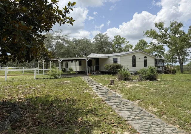 Photo 3 of Manufactured home for sale at 13351 Se 101st Place, Dunnellon, FL 34431 | MLS# OM732413 | Listing updated on 2026-09-22