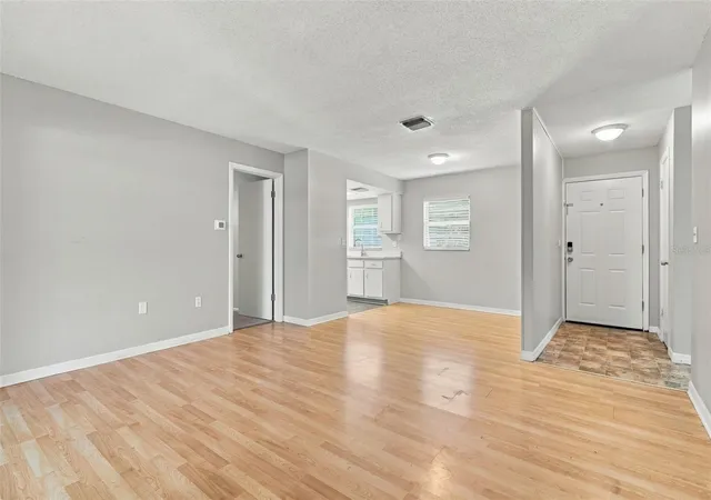 Photo 3 of Sale Pending at 4750 Kempston Dr, Orlando, FL 32812 | MLS# V4951332 | Listing updated on 2026-10-12