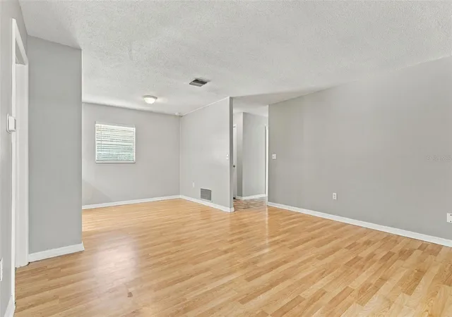 Photo 4 of Sale Pending at 4750 Kempston Dr, Orlando, FL 32812 | MLS# V4951332 | Listing updated on 2026-10-12
