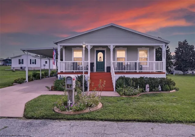 Photo 2 of Manufactured home for sale at 10054 Collingwood Ave, Dade City, FL 33525 | MLS# TB8549433 | Listing updated on 2026-10-09