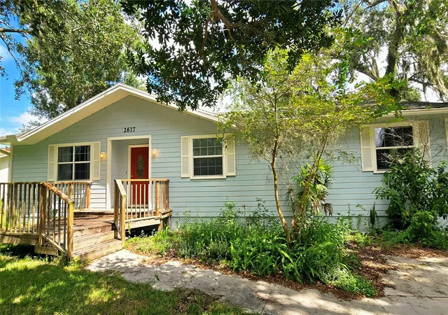 Photo 3 of Single family home for sale at 2617 Pine Tree Dr, Edgewater, FL 32141 | MLS# S5157773 | Listing updated on 2026-09-29