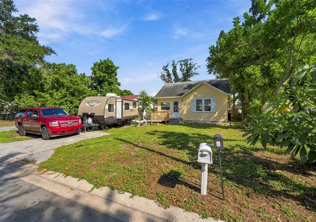 Photo 3 of House for sale at 3939 45th Avenue N, Saint Petersburg, FL 33714 | MLS# TB8549450 | Listing updated on 2026-09-28