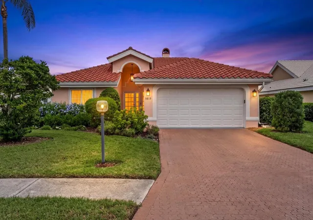 Single family home for sale at 5815 Fairwoods Cir, SARASOTA, FL 34243 | MLS# A4706416