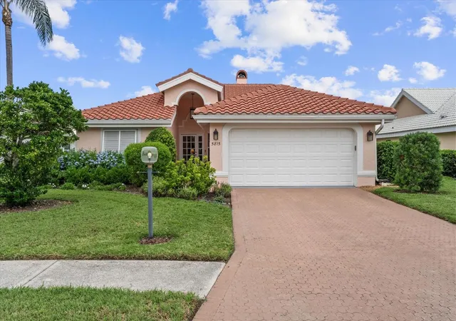 Photo 3 of Single family home for sale at 5815 Fairwoods Cir, Sarasota, FL 34243 | MLS# A4706416 | Listing updated on 2026-10-09