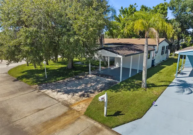 Photo 2 of Manufactured home for sale at 61 Mourningdove Ct #0, Ellenton, FL 34222 | MLS# A4706417 | Listing updated on 2026-10-05