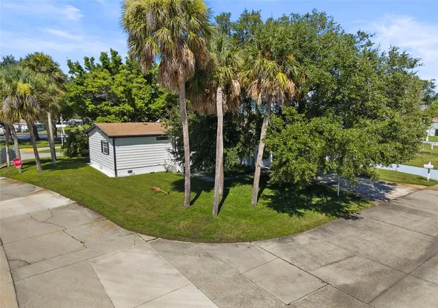 Photo 3 of Manufactured home for sale at 61 Mourningdove Ct #0, Ellenton, FL 34222 | MLS# A4706417 | Listing updated on 2026-10-05