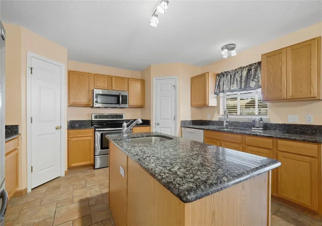 Photo 4 of Single family home for sale at 5809 Windridge Dr, Winter Haven, FL 33881 | MLS# P4939913 | Listing updated on 2026-10-03