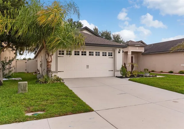 Photo 2 of Sale Pending at 2242 Caspian Dr, Lakeland, FL 33805 | MLS# L4965123 | Listing updated on 2026-10-19