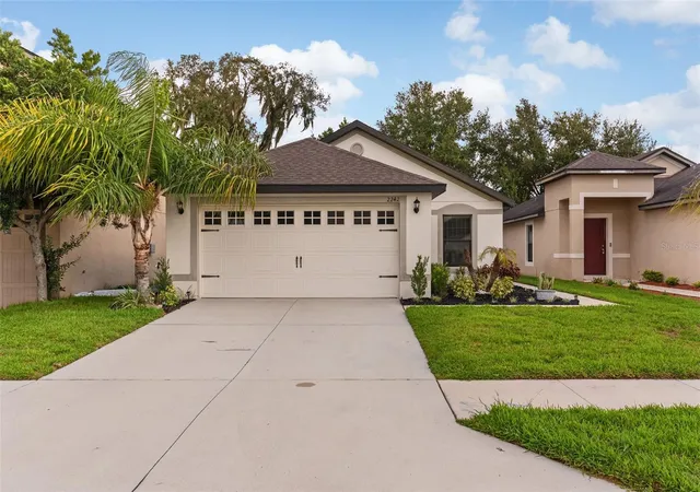 Photo 3 of Sale Pending at 2242 Caspian Dr, Lakeland, FL 33805 | MLS# L4965123 | Listing updated on 2026-10-19