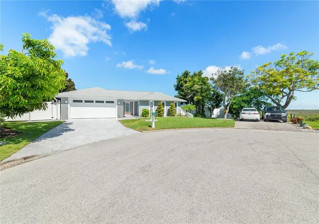 Photo 3 of Sale Pending at 15723 Donzi Dr, Hudson, FL 34667 | MLS# TB8549467 | Listing updated on 2026-10-06