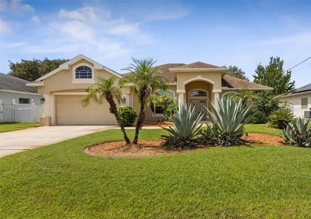 Photo 2 of Single family home for sale at 30 Rolling Sands Dr, Palm Coast, FL 32164 | MLS# FC321521 | Listing updated on 2026-09-18
